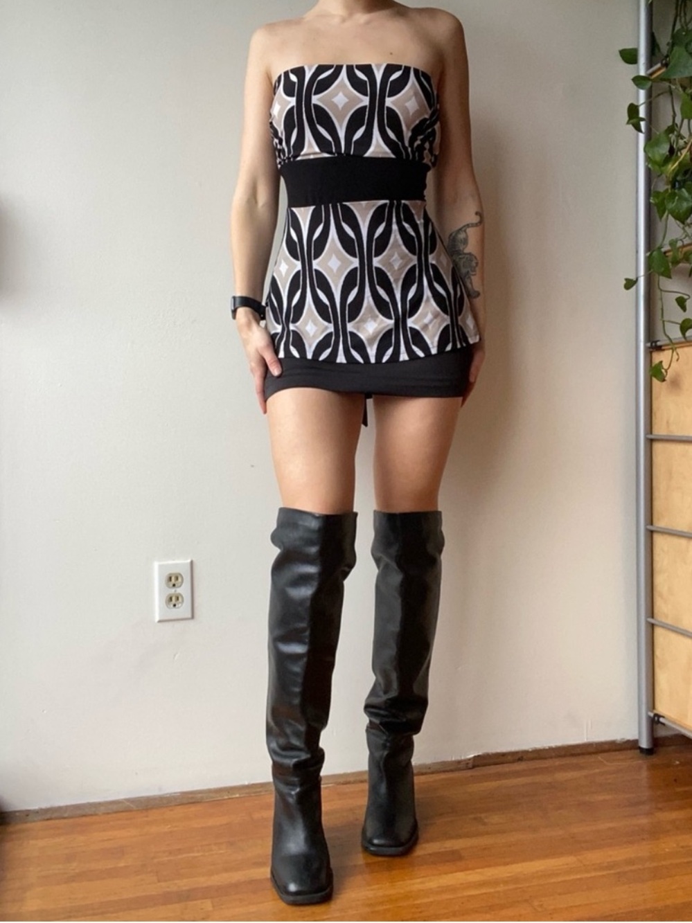 Le chateau strapless Y2K black patterned top - made in Canada